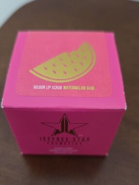 Jeffree Star Velour Lip Scrub - In Watermelon Gum